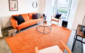 Spacious 3-Bed Near The City Centre