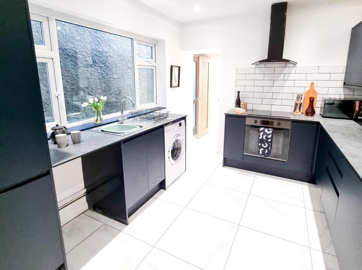 Spacious 3-Bed Near The City Centre Swansea Exterior photo