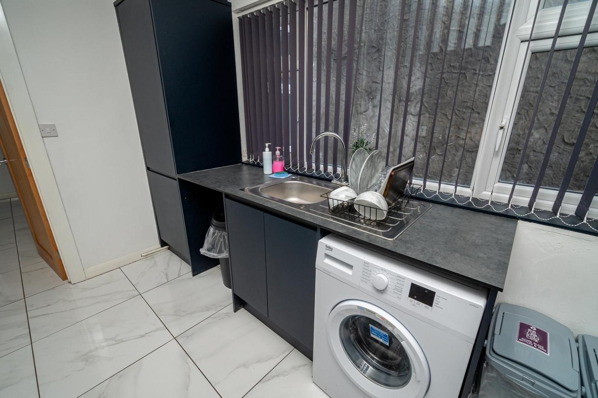 Spacious 3-Bed Near The City Centre Swansea Exterior photo
